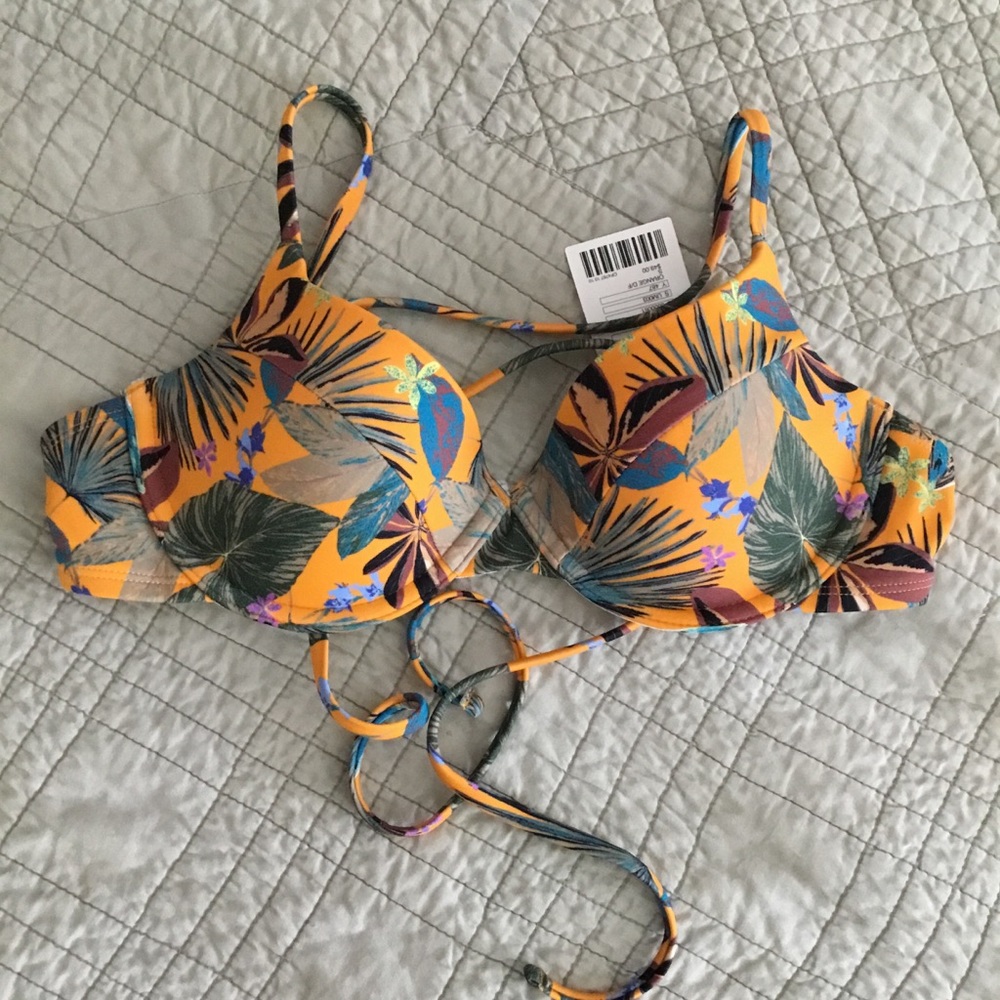 NWOT OUT FROM UNDER underwire demi bikini top swim